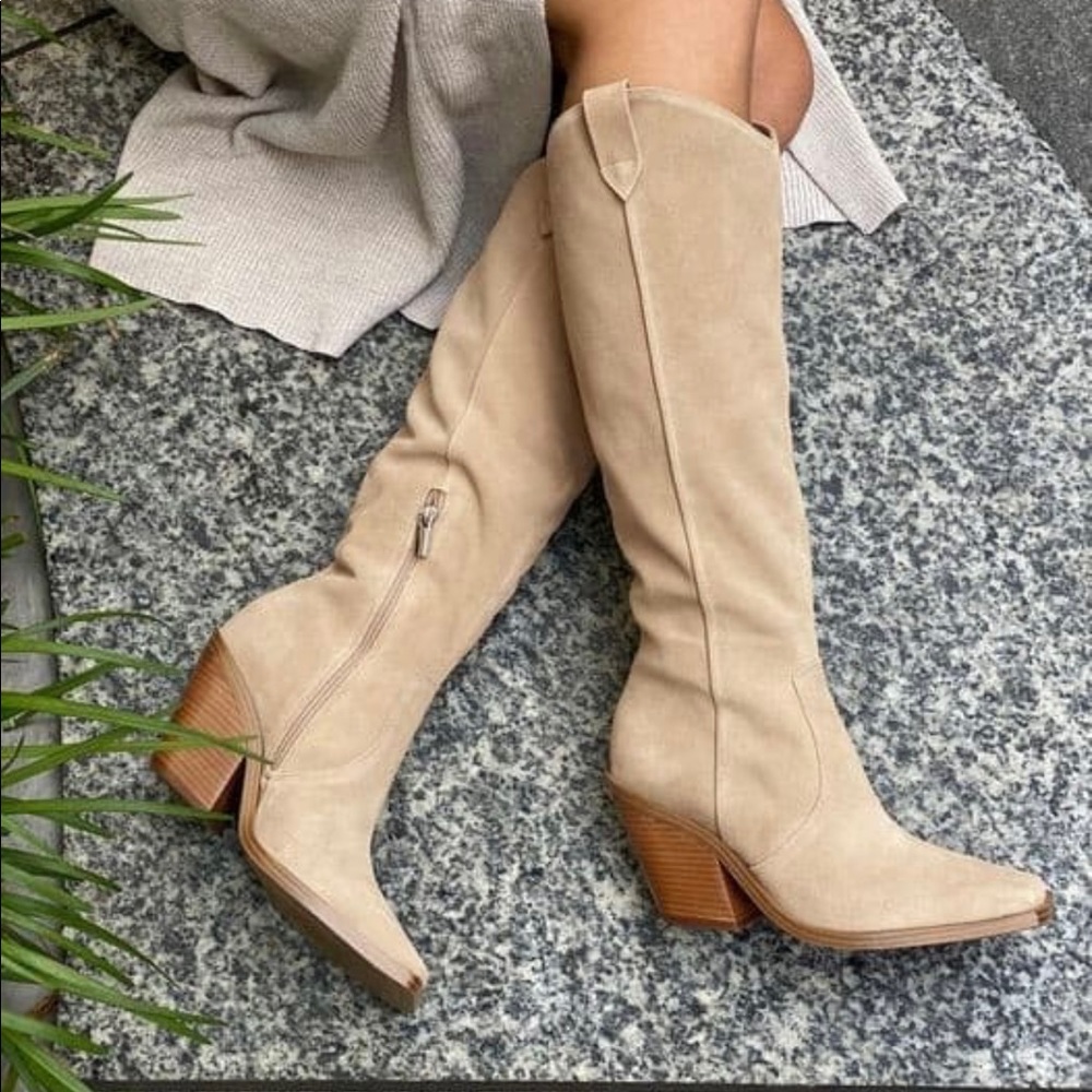 Vince Camuto Afelia boots in tortilla suede brand new